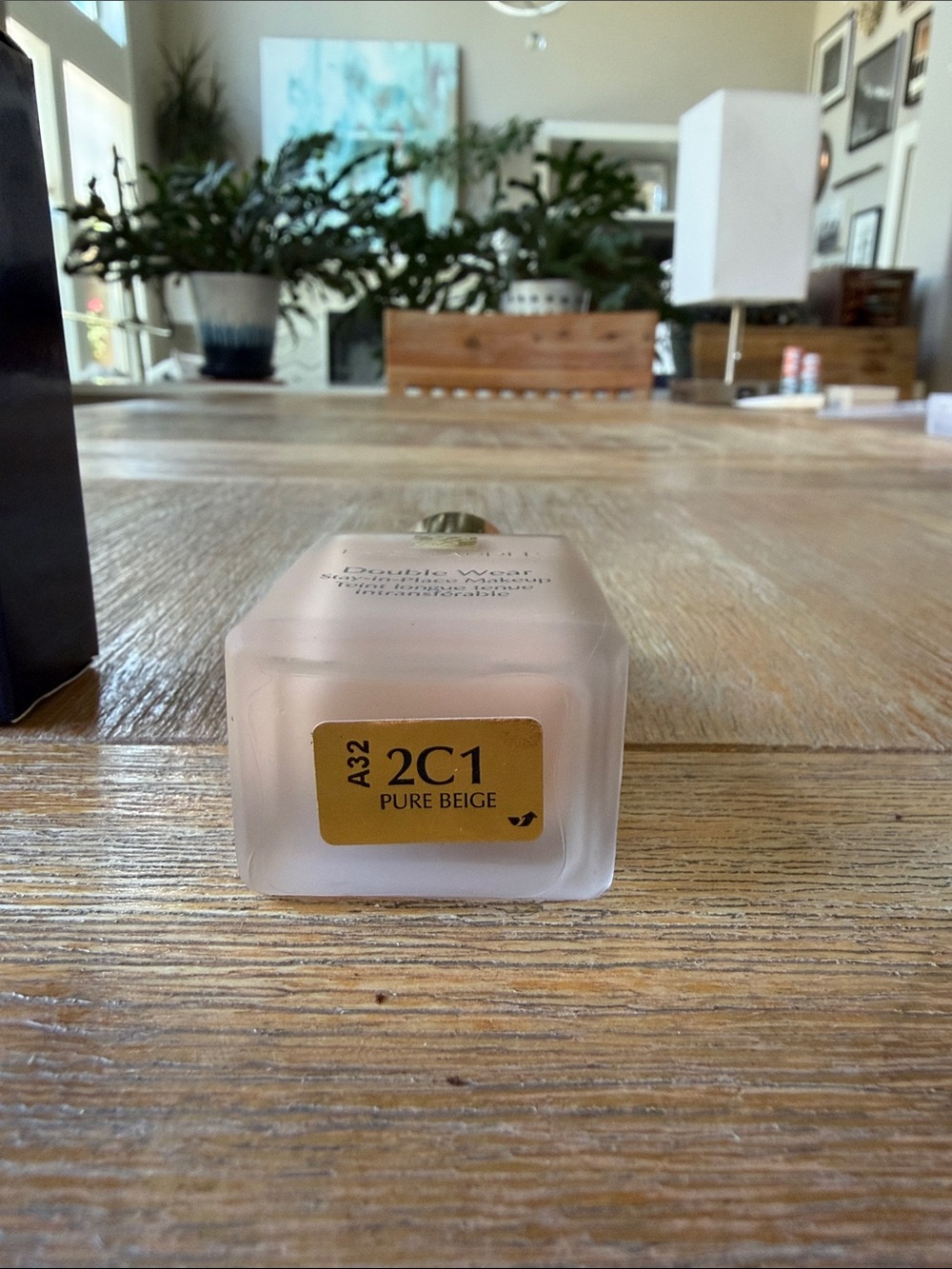 Estée Lauder Double Wear Foundation - 2C1 - Picture 3 of 3